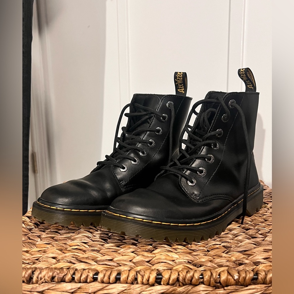 Dr. Martens Black Leather Lace Up Boots Size 9